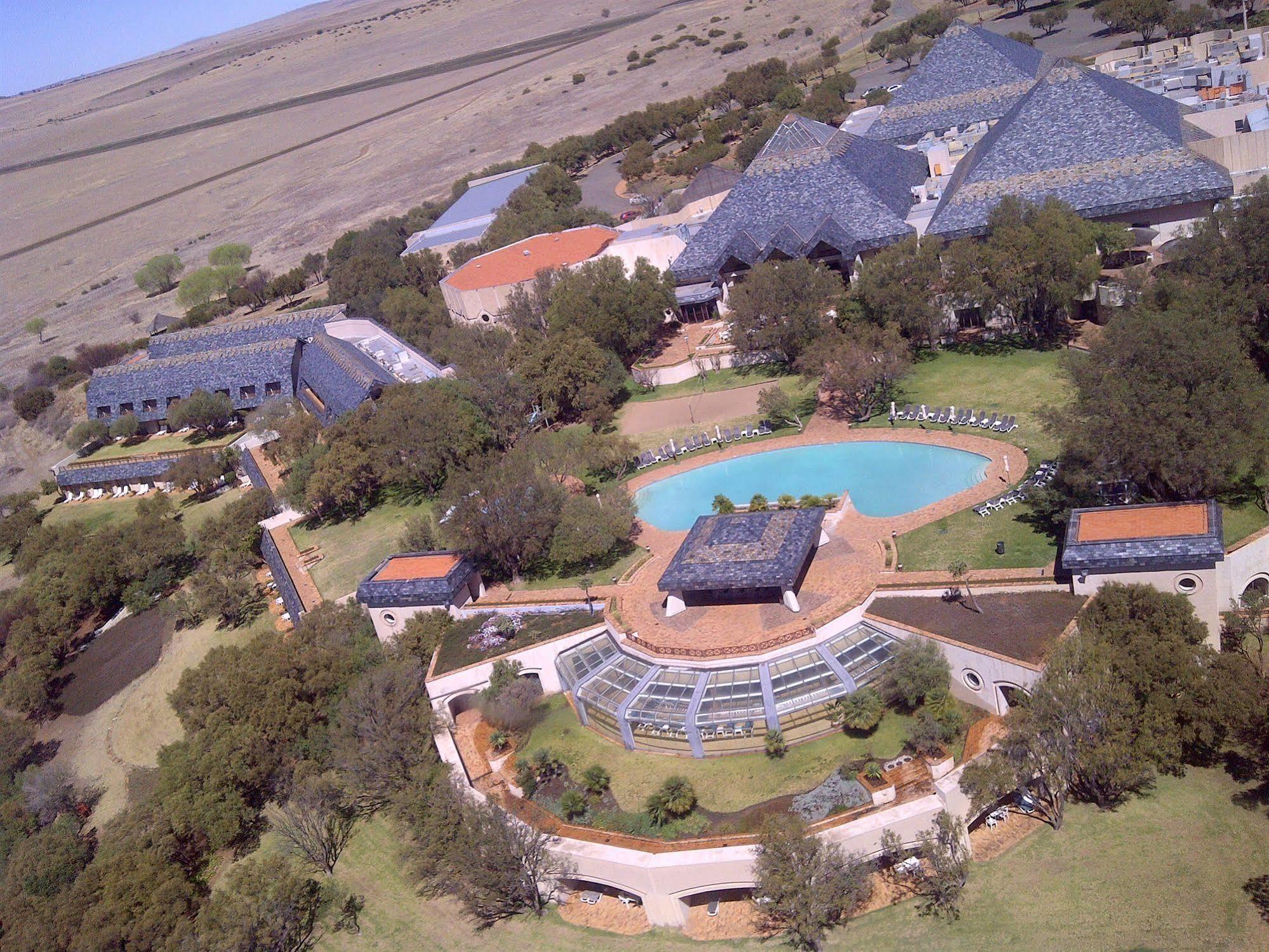 Black Mountain Leisure And Conference Hotel Groothoek Exteriér fotografie